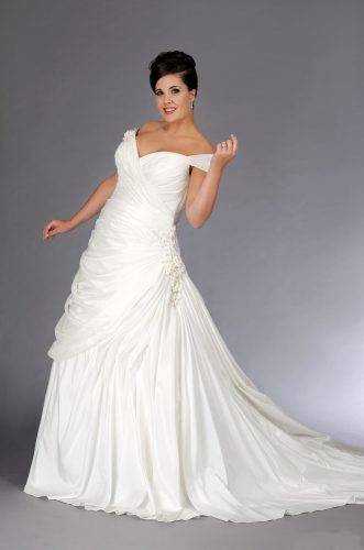 10 Stunning Plus Size Wedding Dresses, Tips & Advice: Release the Stress About the Dress