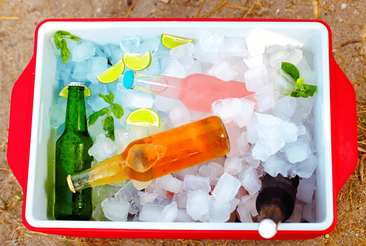 The 10 Things You Need To Throw The Cutest Bachelorette Beach Party Ever 20