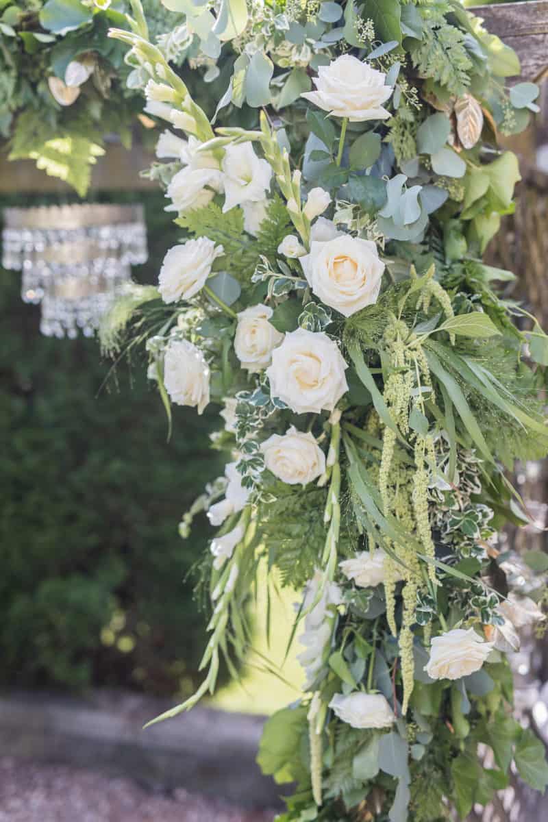 This Emerald, Gold, and White Backyard Wedding Is Super! 59