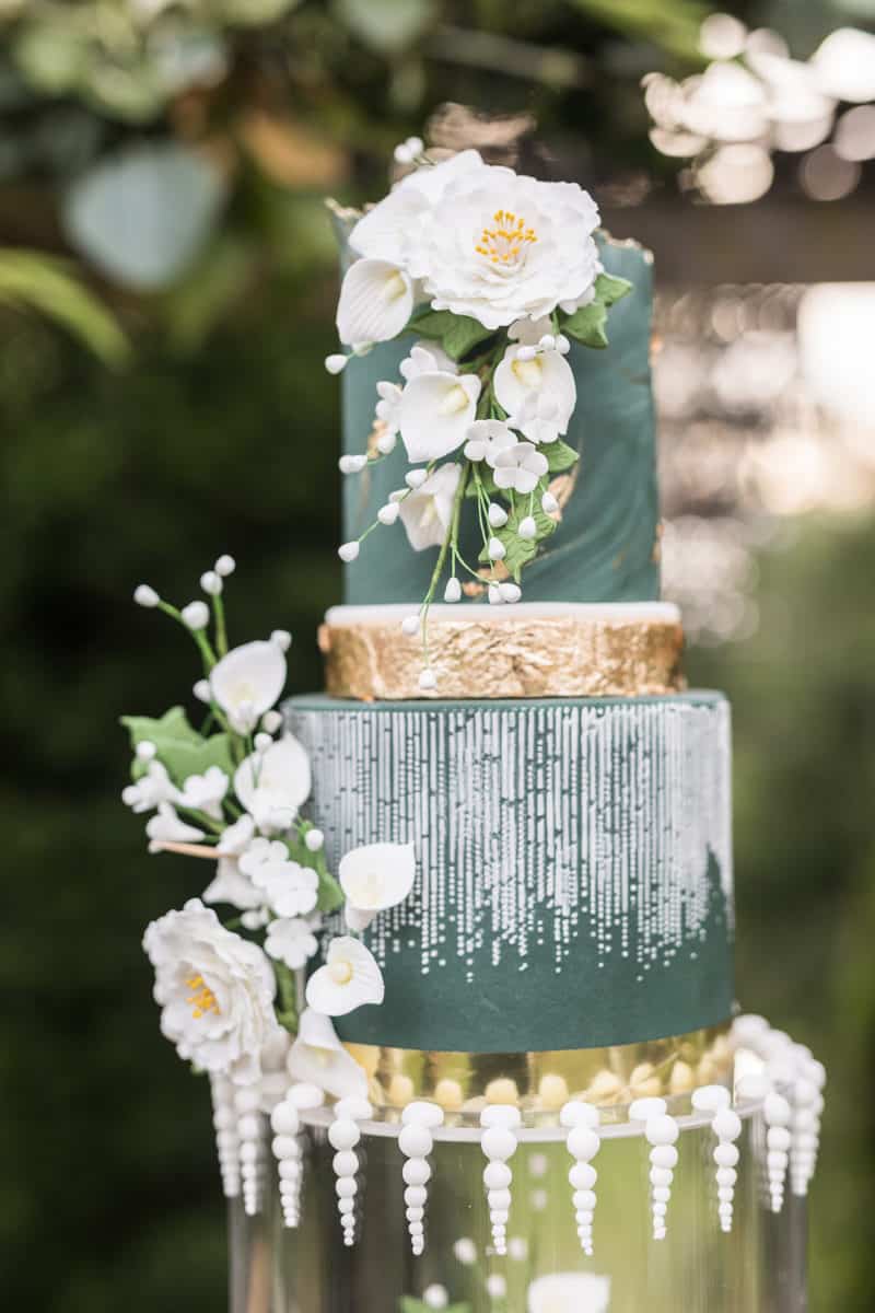 This Emerald, Gold, and White Backyard Wedding Is Super! 71