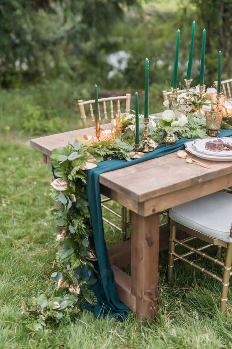 This Emerald, Gold, and White Backyard Wedding Is Super! 65
