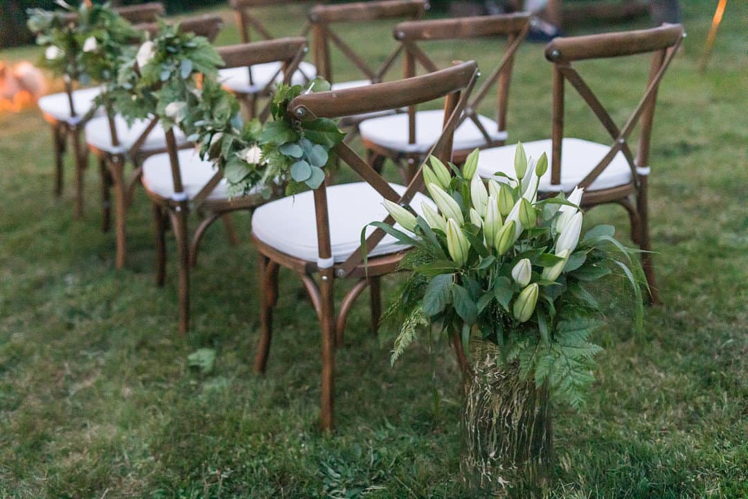 This Emerald, Gold, and White Backyard Wedding Is Super! 67