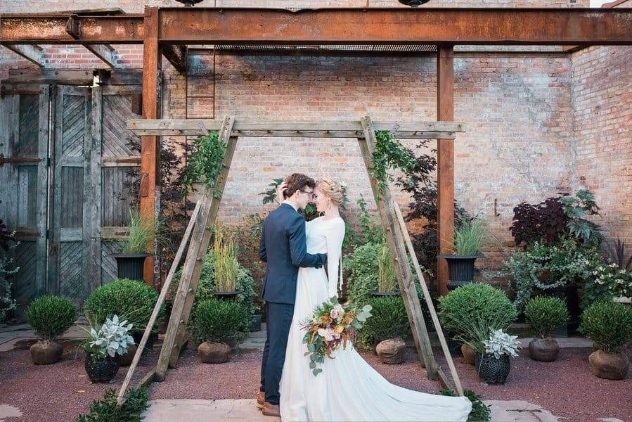 Michael_Monroe_Pearl_Grain_Photography_Bride4_low