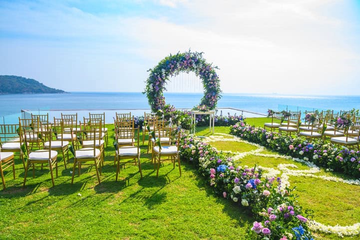 How to Choose Wedding Colors That Match Your Theme (Easy Guide) 12 How to Choose Wedding Colors That Match Your Theme (Easy Guide) 11
