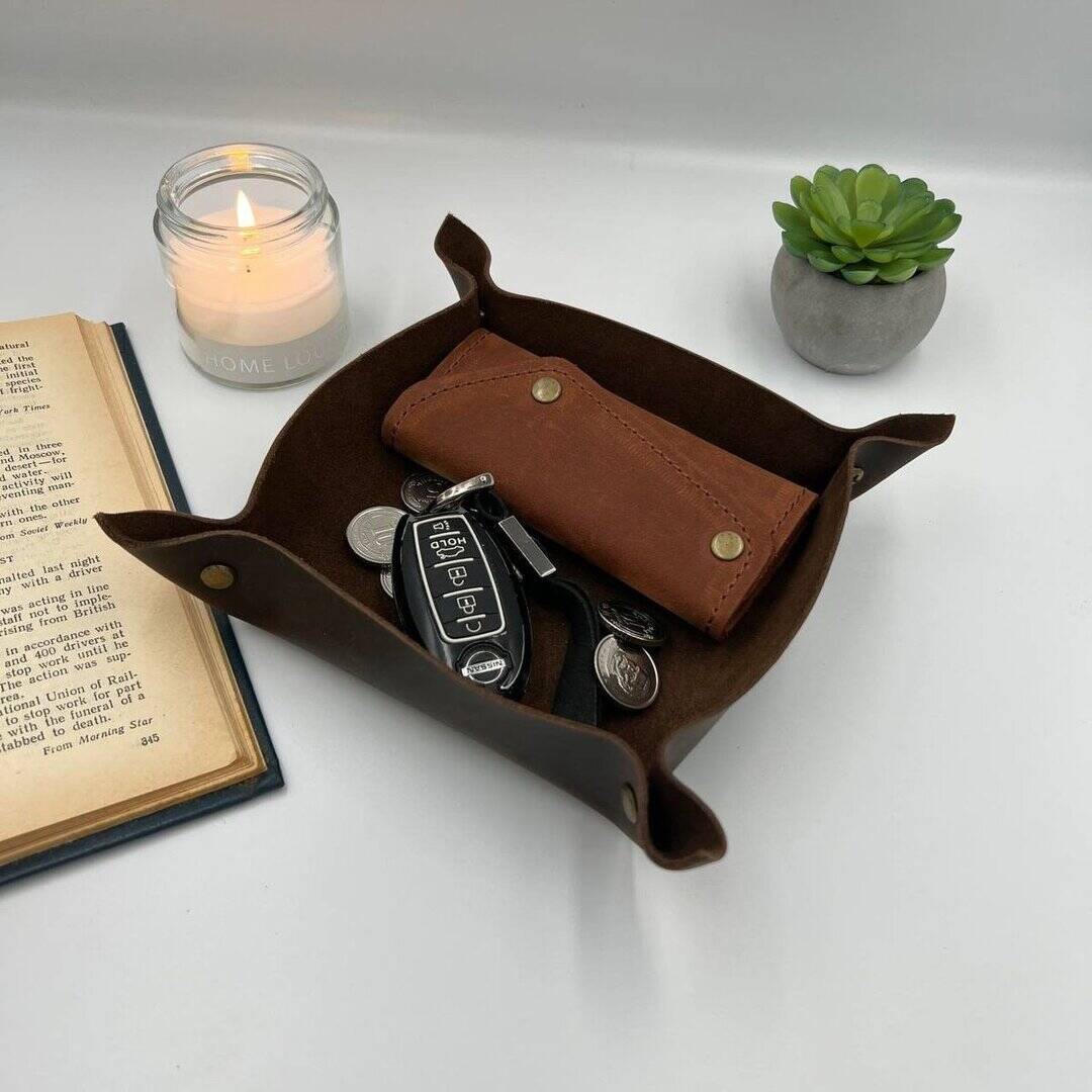 What Leather Gift to Get for Wedding Anniversary 25