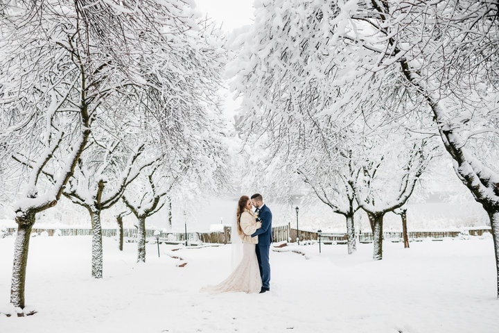 Why Winter Is The Most Romantic Time To Say “I Do”