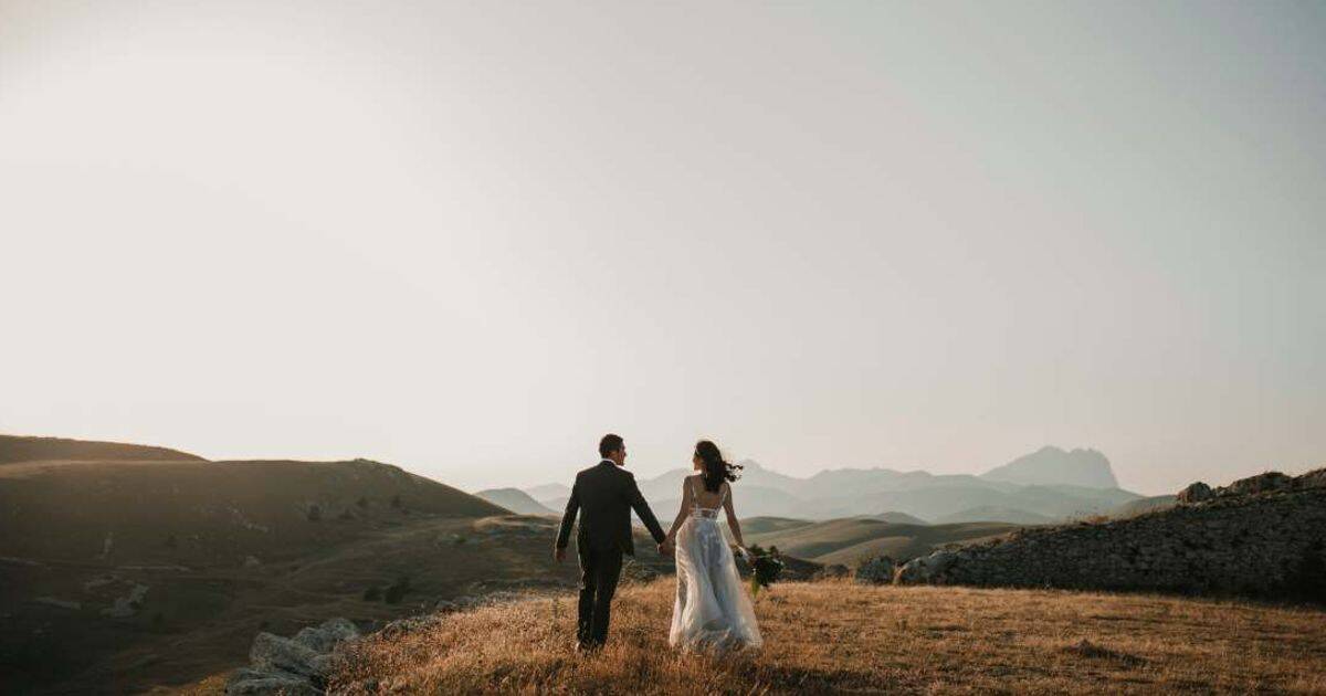 Micro-Weddings: The 2025 Trend Couples Love