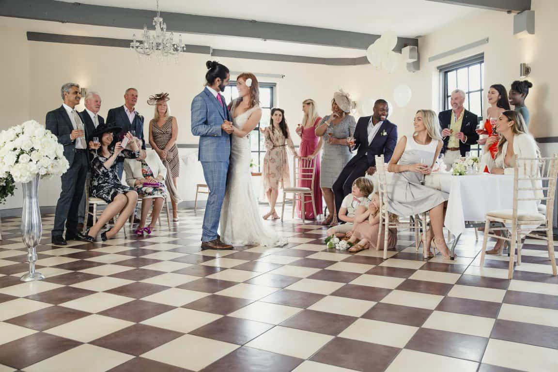 How Many People Should You Invite to The Wedding? 21