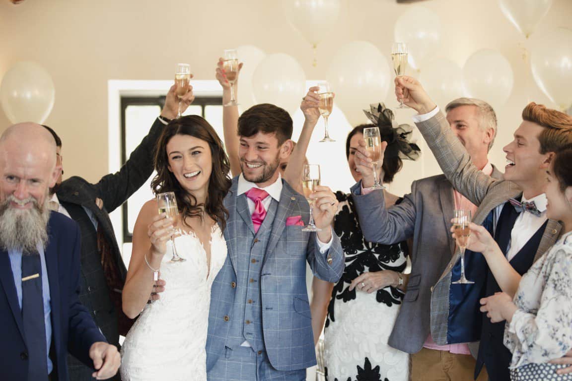 How Many People Should You Invite to The Wedding? 19