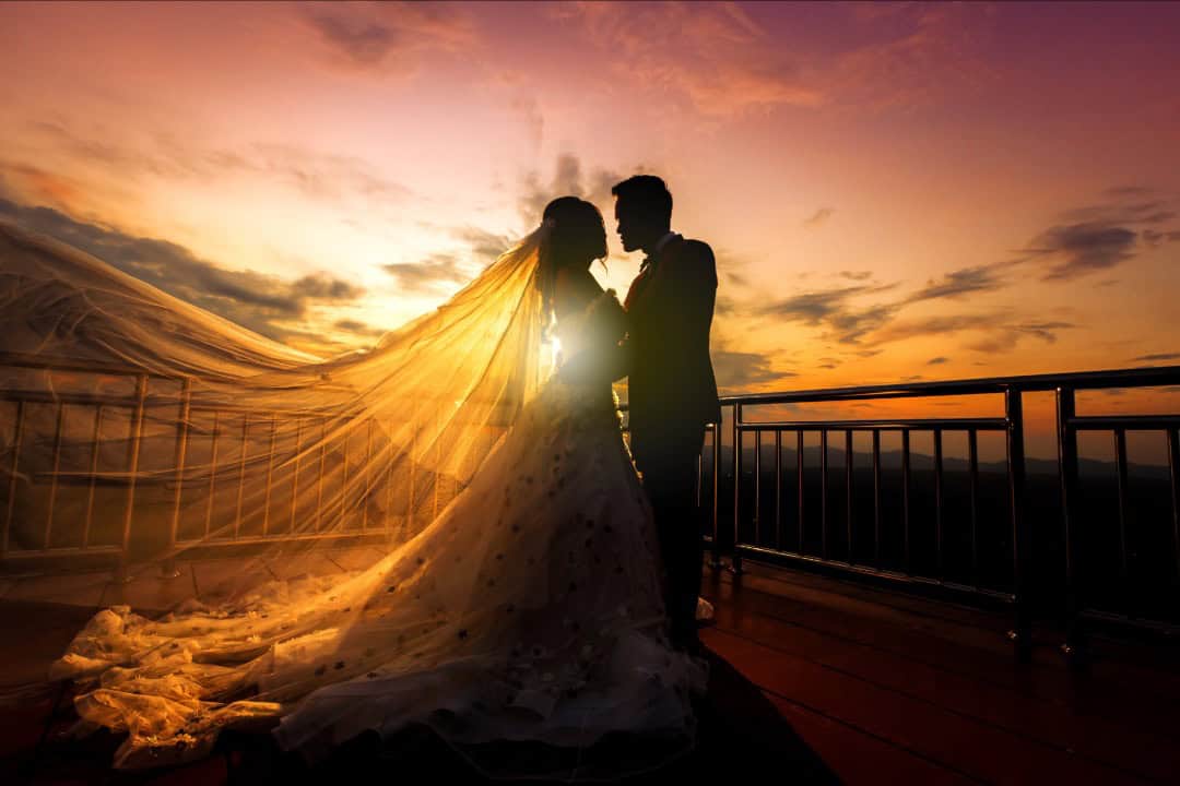 How to Capture Intimate Moments at Sunset Weddings 17