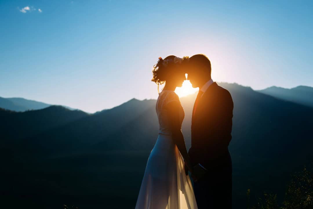 How to Capture Intimate Moments at Sunset Weddings 19