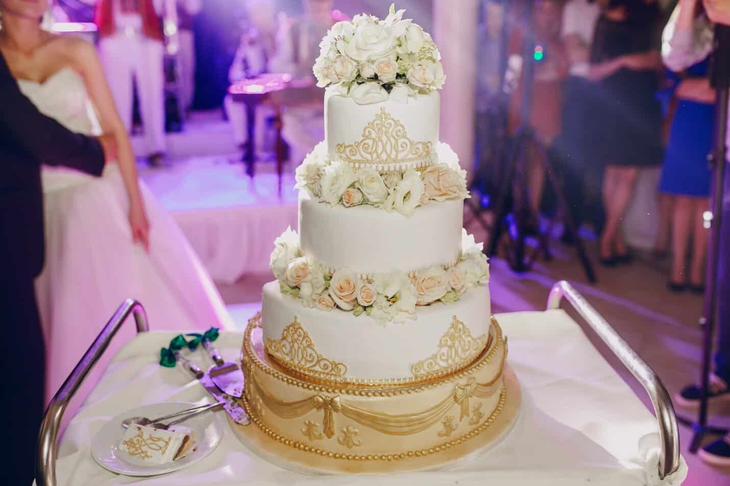 Planning Wedding Cakes and Desserts Made Easy with This Guide 3